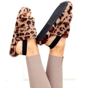 Unionbay faux fur plush animal  leopard slippers with  elastic straps New